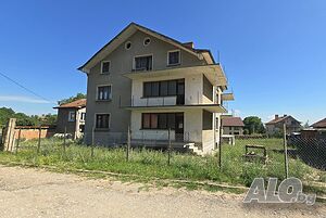 374 кв.м РЗП 1535 кв.м двор