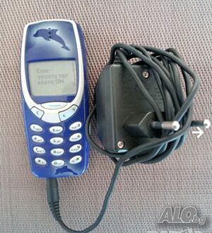 Колекционерска NOKIA със зарядно и батерия. Работеща. Обявената цена е за всичко.