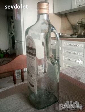 Интересна колекционерска бутилка-2 бр-1750 л.. Обявената цена е за един брой.