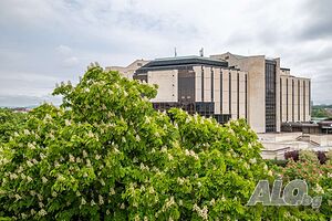 Продаваме модерен тристаен апартамент напълно ремонтиран и обзаведен на метра от НДК Тристаен апартамент 86 кв.м Тухла 1959 г. Непоследен | Апартаменти | Център София
