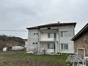 Продава се къща