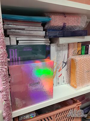 KPOP стока за магазин дрехи, тетрадки, албуми, картички, чаши, постери, ключодържатели и др.