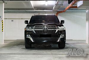 Toyota Land Cruiser 200, V8 - 5.7 L.