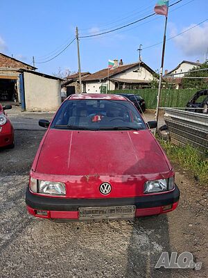 Volkswagen Passat 1.8 бензин 1988 година 90к.с на части
