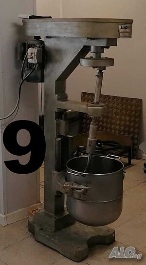 Продавам миксер