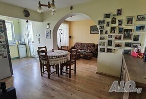 Тухлен апартамент на втори етаж до ВиК-Шумен