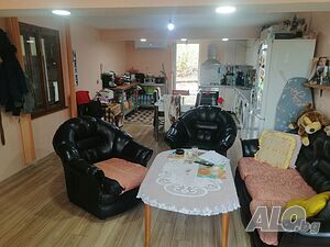Триетажна къща в кв. Дивдядово