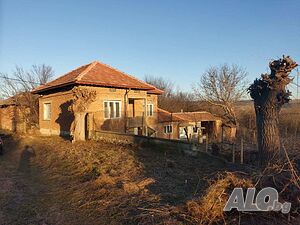 Продава двуетажна къща с престройки в село Павел