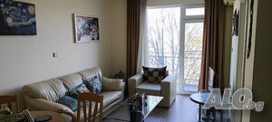 Напълно обзаведен и готов за живеене тристаен апартамент