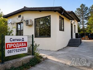 Домът в Батово, който те кара да си поемеш въздух по‑дълбоко