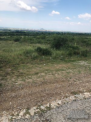 Продават се с лице на асфалтов път два съседни панорамни парцела в луксозната зона на с. Марково