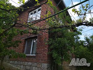Продава къща кв. ”Варош”
