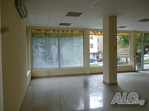 Самостоятелен търговски обект с лице на главен булевард