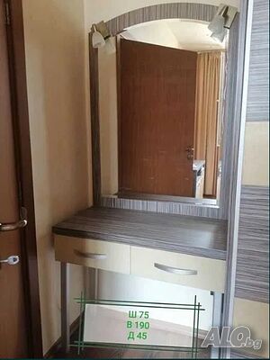 Тоалетка с осветление и голям гардероб с плъзгащи се врати
