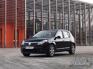 ЧЕЛНО, задно и странични нови стъкла за DACIA SANDERO ОТ 2008-2012