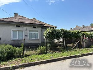 Kъща в град с отлична инфраструктура.