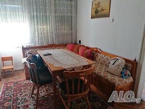 Тристаен център до Театъра в гр. Добрич.