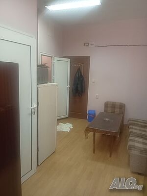 Гарсониера срещу Рикас