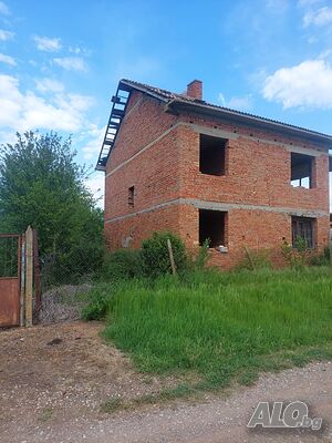 Продавам къща в село Бяло поле