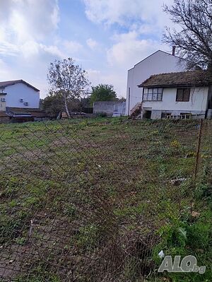 Частно лице купува вила или парцел Ален мак