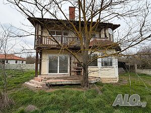 Стилна двуетажна къща в района на гр. Балчик и море