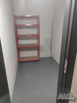Дава се под наем малък склад 4.5 кв в Манастирски ливди - запад