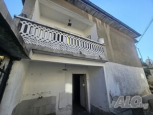 Продава къща близнак