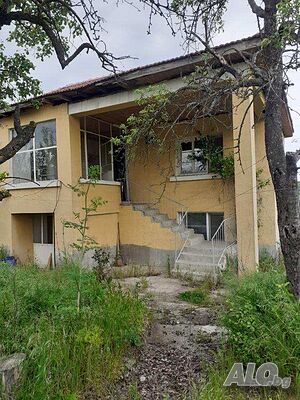 Продава къща