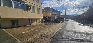 Продава паркомясто