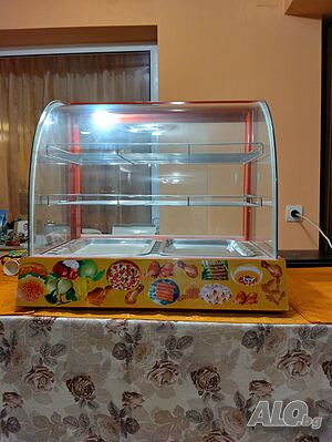 Продавам топла витрина