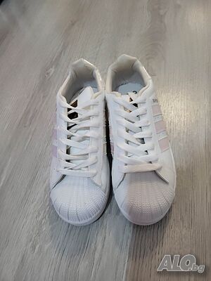 модерни кецове Adidas Superstar с розово или черно