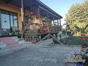 Прекрасен просторен дом в Дъбравино