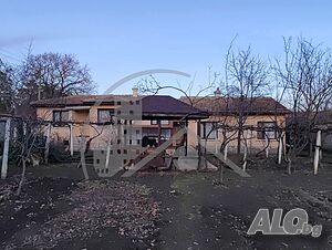 Двуфамилна къща в Суворово