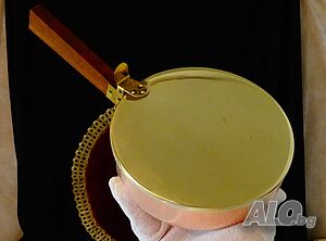 Меден съд за трохи, меден тиган с капак.