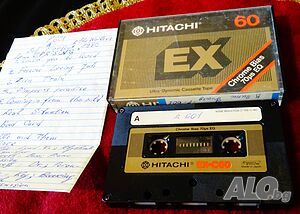 Аудио касета Hitachi EX-C60 с Pink Floyd и Bob Marley.