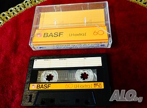 Аудио касета BASF с рок албуми на Nazareth и Rod Stewart.