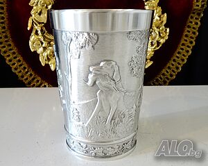 Калаена халба с ловни сцени Куче, Дивеч, Елен, Пушки.