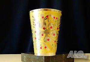 Старинна бронзова чаша, декорирана.