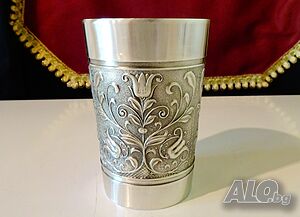 Халба, чаша от калай, цветя.