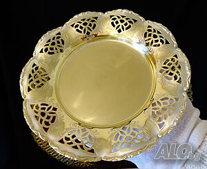 Месингова чиния, плато, ажур, релеф.