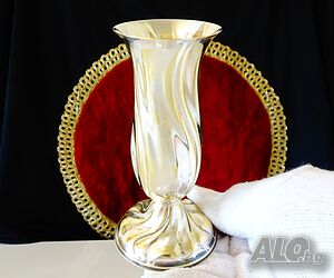 Посребрена ваза, чаша, салфетник.