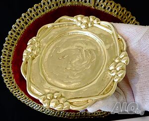 Бронзова чиния, лоза, грозде, 210 гр..