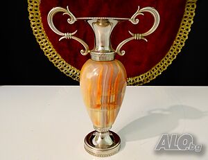 Посребрена ваза, амфора, оникс.
