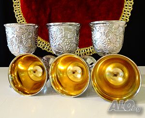 Посребрени чаши, лози, грозде, позлата.