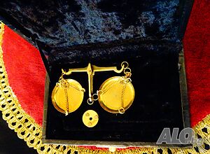 Златарска аптекарска везна, кутия.