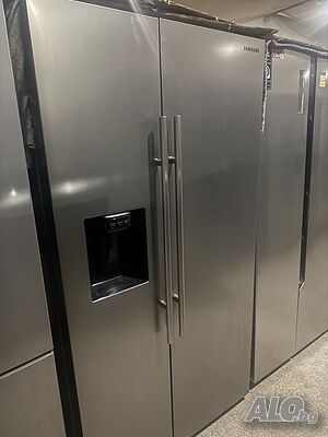 Хладилник с фризер Side by side Samsung