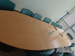 Заседателни офис маси