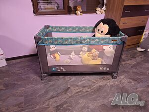 Продавам детска кошара в отлично състояние