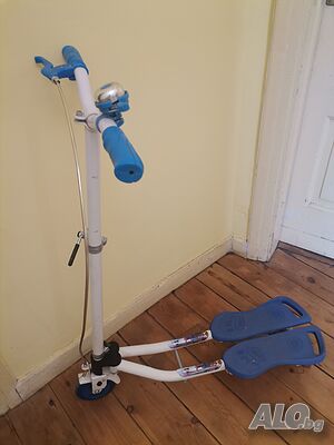 Тротинетка триколесна WAVE SCOOTER BLU със светещи колела!
