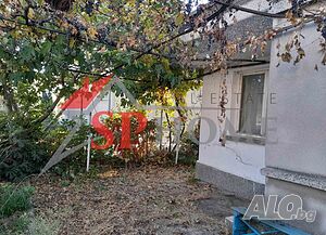 Самостоятелна къща в центъра на с. Равда